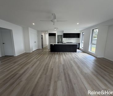 Stunning Family Home - Photo 3