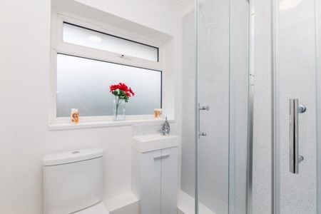 Gossops green 1 bedroom house to rent - Photo 5