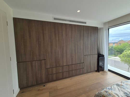 Glen Waverley - Photo 1