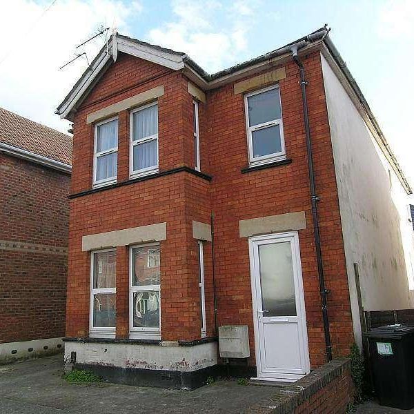 Bedroom Detached House In Winton, BH9 - Photo 1