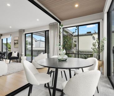 Luxury Townhouse in The Bays - Photo 5