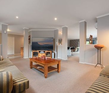 Charming 4BR Matua Retreat! - Photo 5