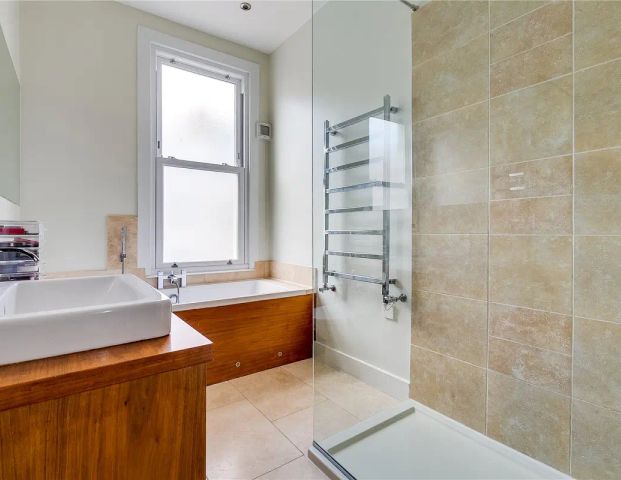 1 bedroom flat in Fulham - Photo 1