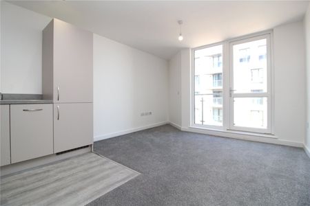 1 bedroom Flat To Rent - Photo 2