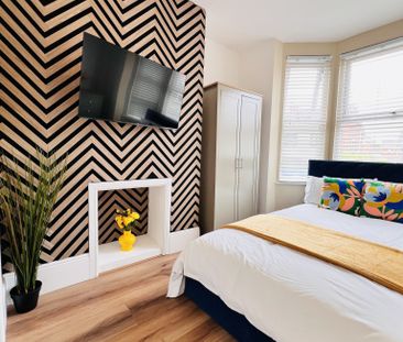 BEDROOM 1- MEDIUM DOUBLE ENSUITE - Photo 3