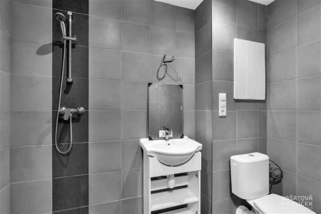 Pronájem moderního bytu v centru města - Photo 5