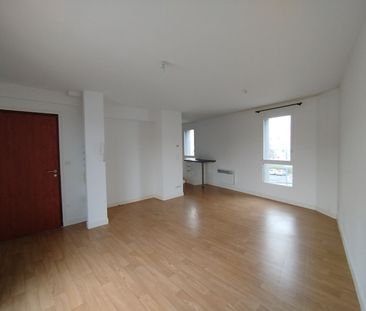 Location Appartement 3 pièces 63m² HELLEMMES LILLE 59260 - Photo 2