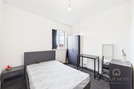 1 bedroom in a house share to rent - Photo 2