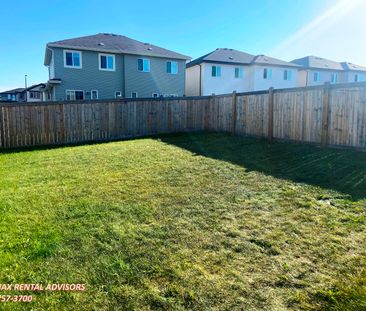 SPACIOUS 3 BED, 2.5 BATH, 2-STOREY HALF DUPLEX WITH AN ATTACHED SIN... - Photo 2