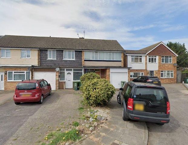 Maxwell Road, Ashford TW15, London - Photo 1