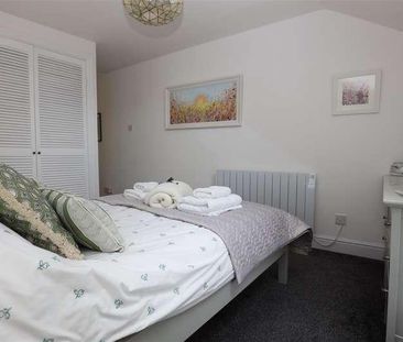 The Limes, Cowbridge, Vale Of Glamorgan, CF71 - Photo 4