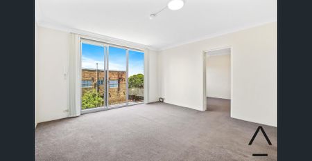 Top floor one bedroom apartment with glimpse of water views - Photo 3