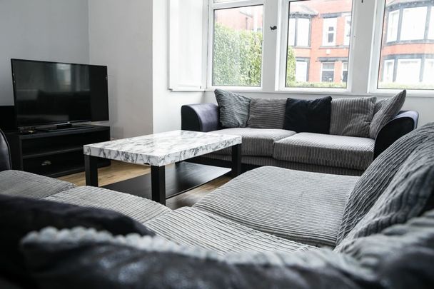 Estcourt Avenue, Headingley, Leeds - Photo 1