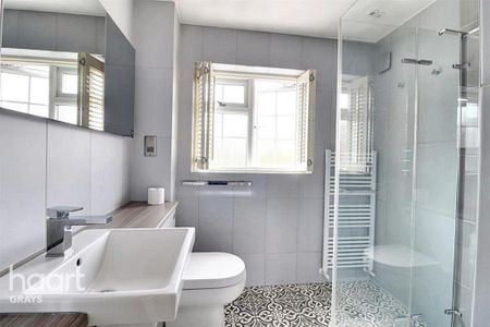 3 bedroom end of terrace house to rent - Photo 4