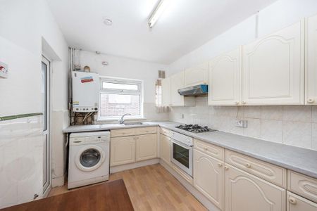 2 bedroom flat to rent - Photo 4