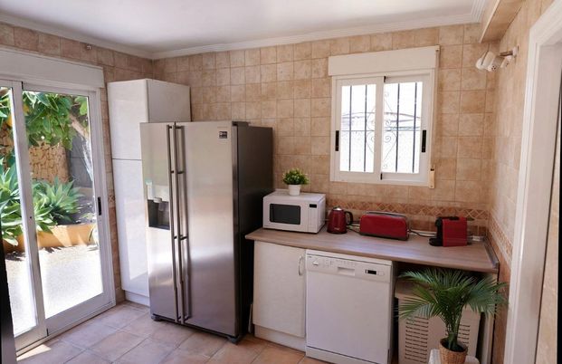 Beautiful independent chalet with 2 bedrooms and pool between Altea and Alfaz del Pi – - Photo 1