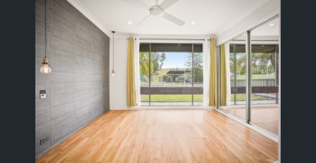 Spacious Family Home with Pool - Photo 5