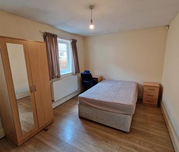 4 bedroom terraced house to rent - Photo 5