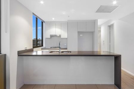 Next to East Village I Large 3-Bedroom Apartment I Double Carspace - Photo 4