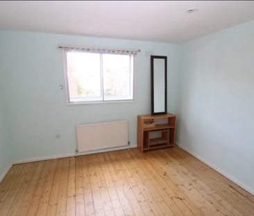 4 Bed End Terrace, Cherry Close, W5 - Photo 1