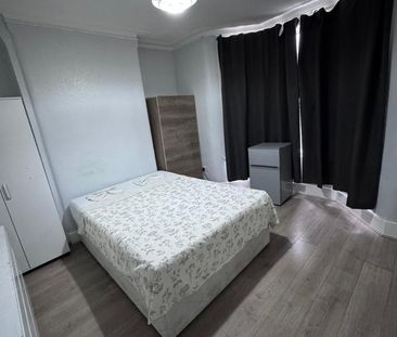 Room in a Shared House, St Loy's Road, N17 - Photo 2