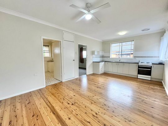 1/8 Clare Street, Glendale - Photo 1