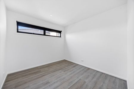 BRAND NEW THREE BEDROOM TOWNHOUSE IN PRIME LOCATION - Photo 5