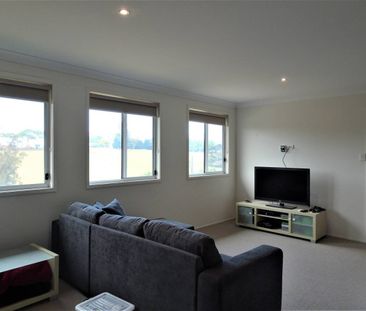 Spacious Family Home in Elambra - Photo 1