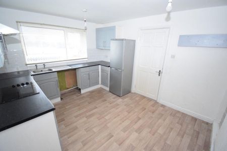 3 bedroom end of terrace house to rent - Photo 5