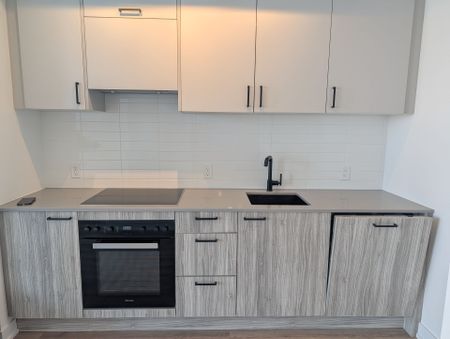 For Lease - 1 Quarrington Lane Unit# 2018, Toronto, Ontario - Photo 2