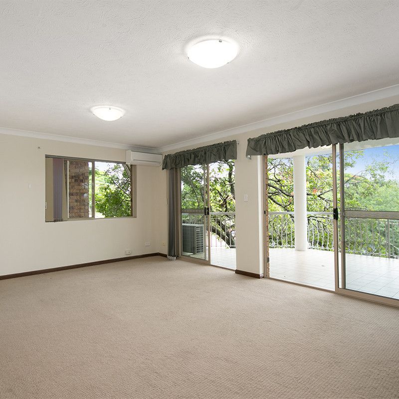 Modern & Convenient Townhouse - Photo 1