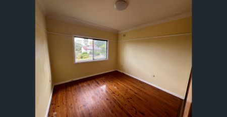 Spacious Home - Photo 5