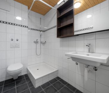 Rent a 2 rooms apartment in Uster - Photo 4