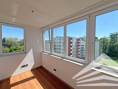 Schöne, gut aufgeteilte 2,5 Zimmerwohnung mit Wintergarten und Küche - ab sofort verfügbar! - Photo 3