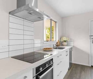 MERIVALE - TWO BEDROOM UNIT WITH GARAGE AND LARGE SECTION - Photo 2