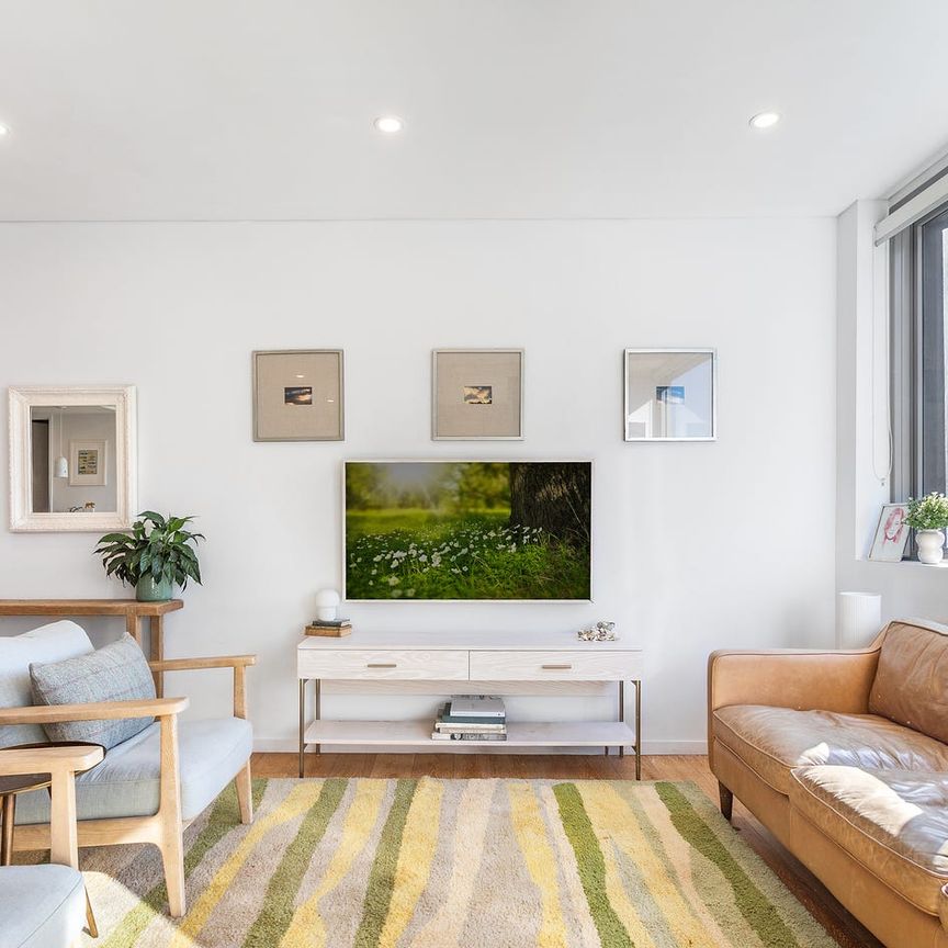 North-Facing & Spacious 3-Bedroom Apartment with Double Parking - Photo 1