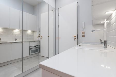 Przyjemne, ciche dwa pokoje w ścisłym centrum - Zdjęcie 3