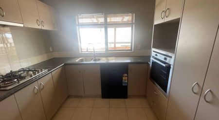 Spacious 4-Bedroom Family Home - Photo 2