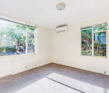 Sunny and spacious - Photo 6