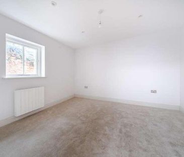 Newbury, Berkshire, RG14 - Photo 2