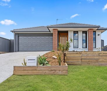 Stunning Four Bedroom Home - Ducted A/C & Media Room! - Photo 1