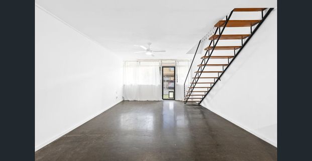 2-Bedroom Unit in Prime Broadbeach Location! - Photo 1