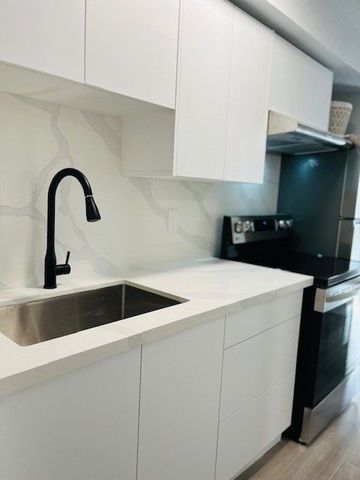 For Lease - 2961 Lakeshore Boulevard Unit# 4, Toronto, Ontario - Photo 3