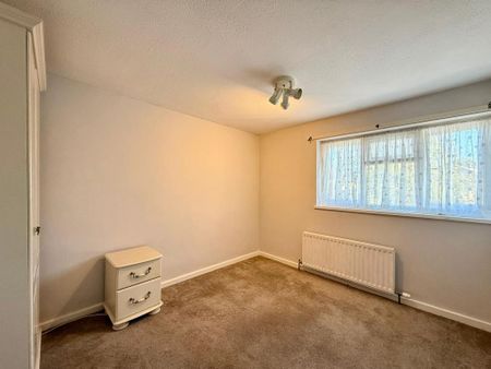 4 bedroom semi-detached house to rent - Photo 5