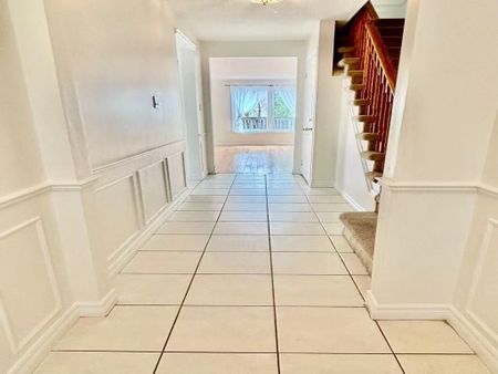 For Lease - 4230 Perivale Road Unit# Main&upper level, Mississauga, Ontario - Photo 4