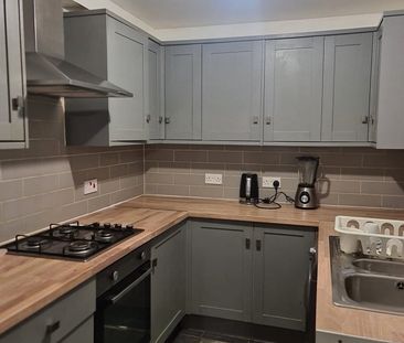 2 Bed Terraced House, Kent Street, SO14 - Photo 4