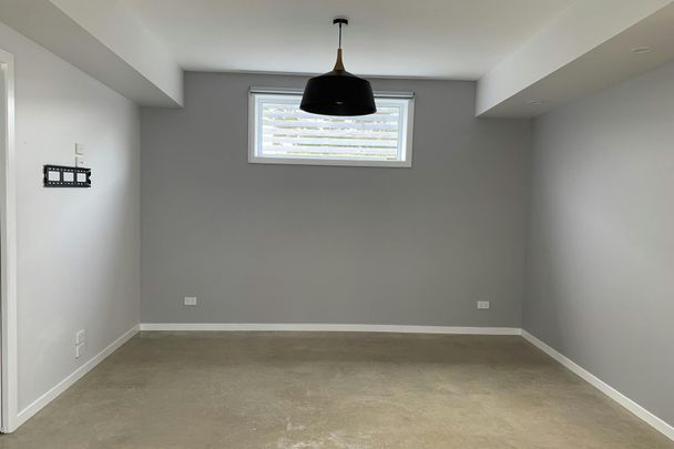 Modern 2-Bedroom Unit - Photo 1