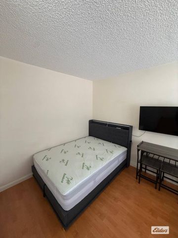 STUDIO APARTMENT - Photo 2