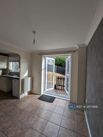 3 bedroom detached house to rent - Photo 2