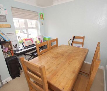 Boothroyd Drive, Leeds - Photo 3
